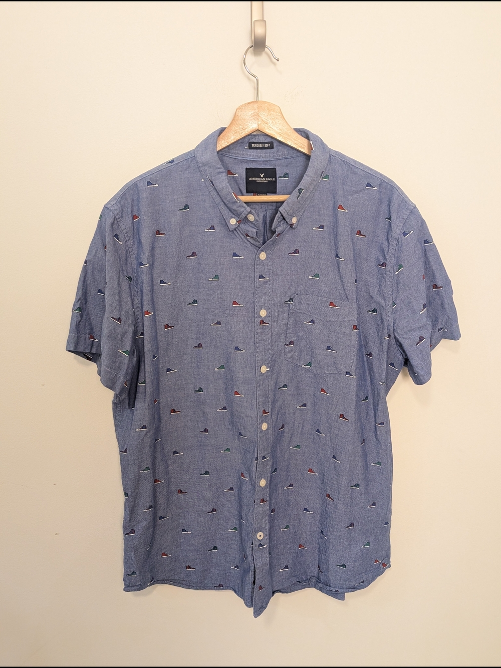 American Eagle Fun Quirky Sneaker Print Short-Sleeve Button-Down Shirt Men's XL